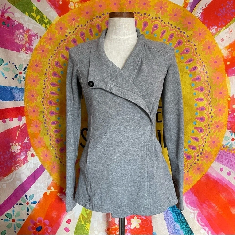 Lululemon Athletica Coast Wrap cardigan in Heather Gray size 2 preowned